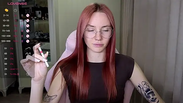 Snapshot of littlevildevil chatting on 10-21-25, 10:49 littlevildevil online show from 10-21-25, 10:49