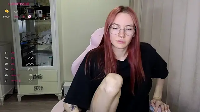 Snapshot of littlevildevil chatting on 10-26-25, 10:43 littlevildevil online show from 10-26-25, 10:43