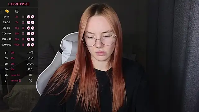 Snapshot of littlevildevil chatting on 11-18-25, 10:31 littlevildevil online show from 11-18-25, 10:31