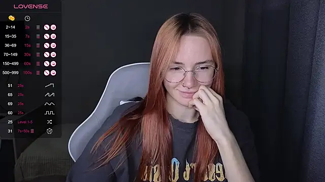 Snapshot of littlevildevil chatting on 12-05-25, 10:57 littlevildevil online show from 12-05-25, 10:57