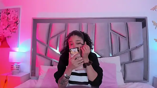 Snapshot of _lanna_jhonson_ chatting on 02-18-25, 12:17 lanna jhonson online show from 02-18-25, 12:17