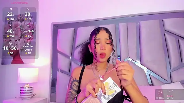 Snapshot of _lanna_jhonson_ chatting on 02-20-25, 12:04 lanna jhonson online show from 02-20-25, 12:04