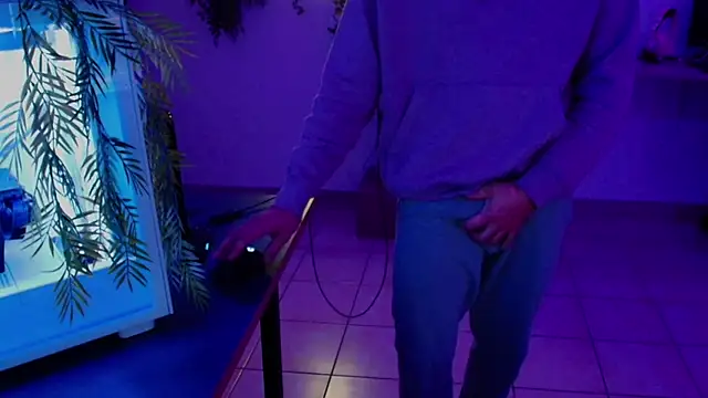 Snapshot of Vlad230323 chatting on 12-10-24, 03:44 Vlad230323 online show from 12-10-24, 03:44