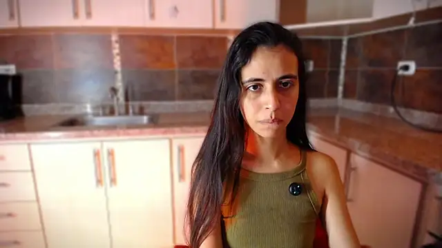 Snapshot of anna_alvarez chatting on 10-05-25, 11:41 anna alvarez online show from 10-05-25, 11:41