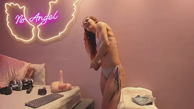 Snapshot of Ninna_monroe_ chatting on 02-17-25, 04:26 Ninna monroe online show from 02-17-25, 04:26