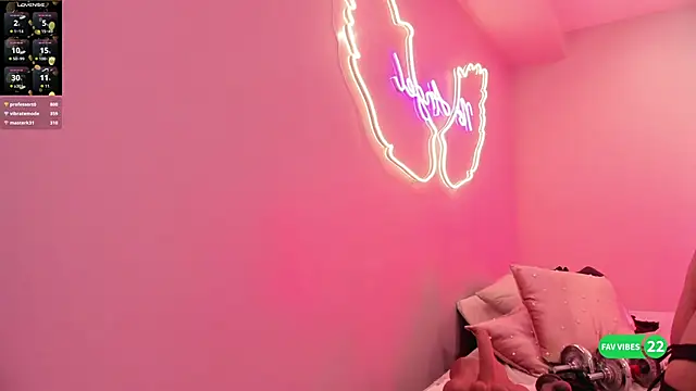 Snapshot of Ninna_monroe_ chatting on 09-18-25, 04:20 Ninna monroe online show from 09-18-25, 04:20