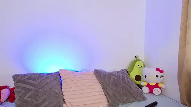 Snapshot of CheryelFox chatting on 11-08-25, 11:14 CheryelFox online show from 11-08-25, 11:14