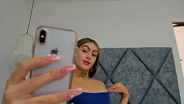 Lizz Luna online show from 01-22-25, 01:53