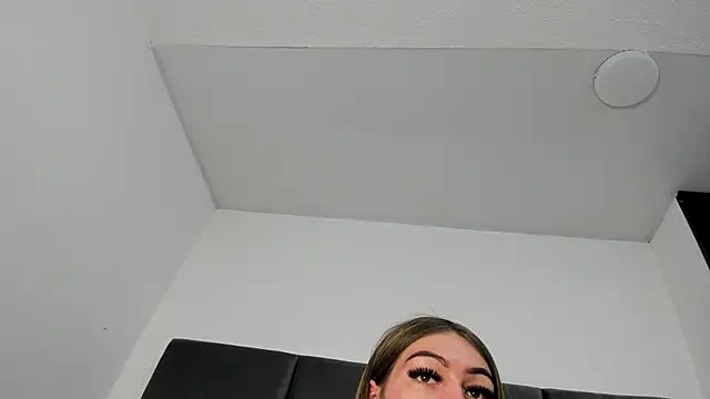 Lizz Luna online show from 10-17-25, 02:19