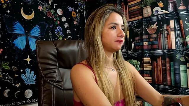 Snapshot of julietta___jackson chatting on 12-17-24, 12:56 julietta   jackson online show from 12-17-24, 12:56