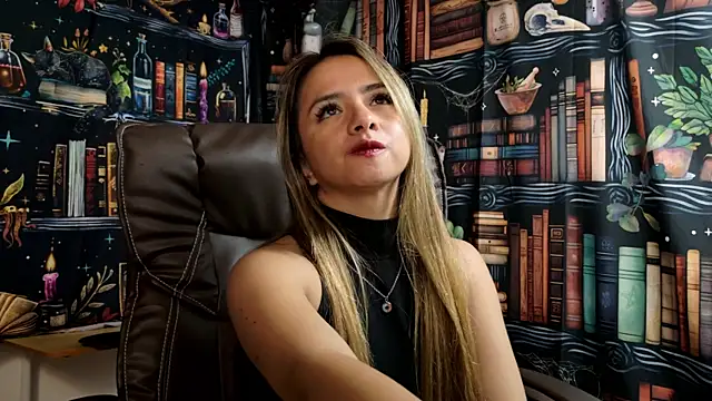 Snapshot of julietta___jackson chatting on 12-23-24, 10:33 julietta   jackson online show from 12-23-24, 10:33