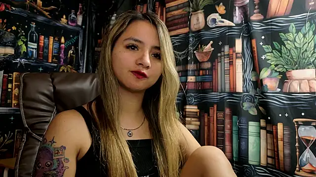 Snapshot of julietta___jackson chatting on 01-10-25, 08:15 julietta   jackson online show from 01-10-25, 08:15