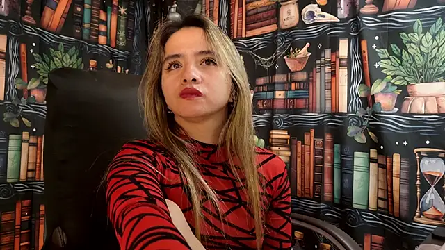 Snapshot of julietta___jackson chatting on 02-14-25, 02:18 julietta   jackson online show from 02-14-25, 02:18