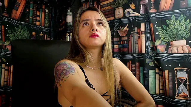 Snapshot of julietta___jackson chatting on 02-18-25, 08:03 julietta   jackson online show from 02-18-25, 08:03