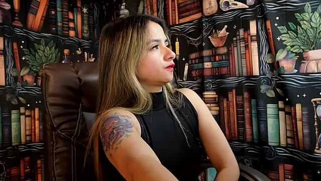 Snapshot of julietta___jackson chatting on 03-21-25, 11:23 julietta   jackson online show from 03-21-25, 11:23