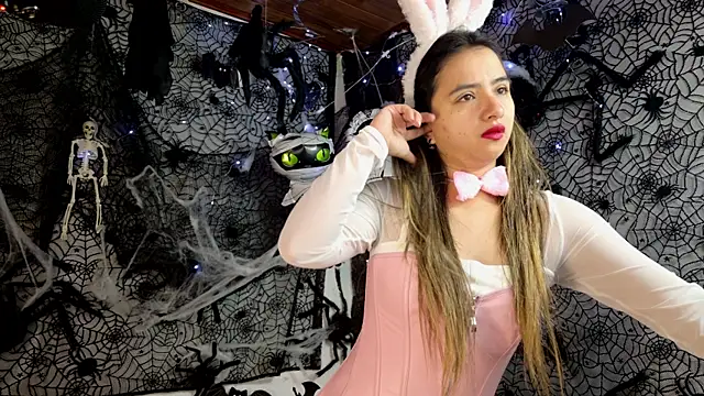 Snapshot of julietta___jackson chatting on 10-25-25, 01:29 julietta   jackson online show from 10-25-25, 01:29