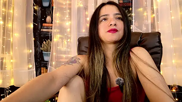 Snapshot of julietta___jackson chatting on 05-22-26, 09:20 julietta jackson online show from 05-22-26, 09:20