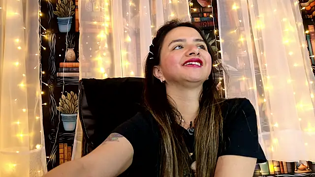 Snapshot of julietta___jackson chatting on 06-11-26, 12:32 julietta jackson online show from 06-11-26, 12:32