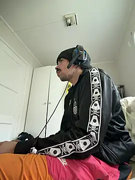 Snapshot of wolfwhite95 chatting on 05-24-26, 07:30 wolfwhite95 online show from 05-24-26, 07:30