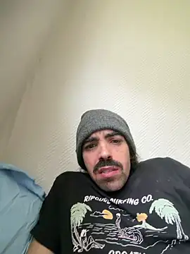 Snapshot of wolfwhite95 chatting on 06-02-26, 04:42 wolfwhite95 online show from 06-02-26, 04:42