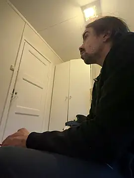 Snapshot of wolfwhite95 chatting on 06-05-26, 10:59 wolfwhite95 online show from 06-05-26, 10:59
