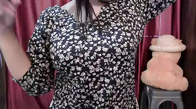 Snapshot of ANANYA-TIWARI chatting on 02-20-25, 05:23 ANANYA-TIWARI online show from 02-20-25, 05:23