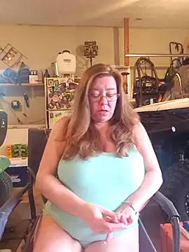 Snapshot of MsShelby40 chatting on 04-15-26, 10:43 MsShelby40 online show from 04-15-26, 10:43