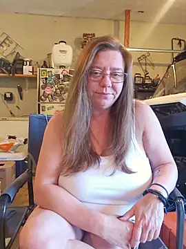 Snapshot of MsShelby40 chatting on 06-02-26, 10:12 MsShelby40 online show from 06-02-26, 10:12