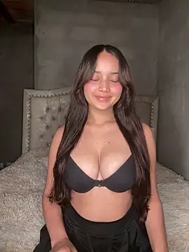 Snapshot of MollySanders___ chatting on 11-18-25, 10:36 MollySanders online show from 11-18-25, 10:36