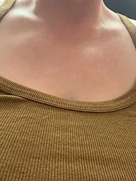 Snapshot of Big-Tits-McGee chatting on 11-18-25, 08:24 Big-Tits-McGee online show from 11-18-25, 08:24