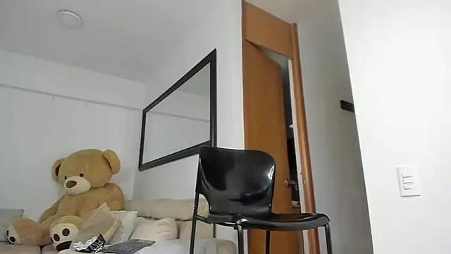 Snapshot of smit_hot_sr chatting on 01-18-26, 05:44 smit hot sr online show from 01-18-26, 05:44