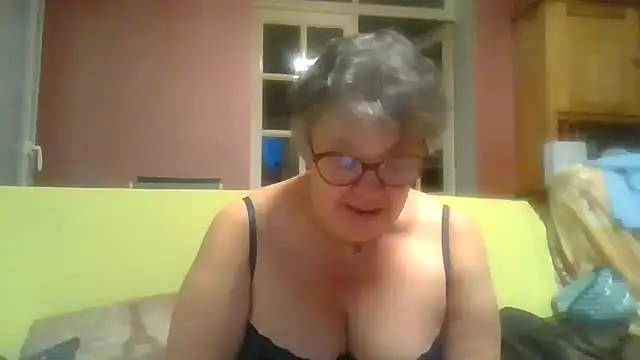 Vandeae44 online show from 04-29-26, 07:20