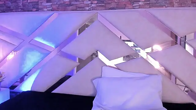 sophie pariss online show from 12-19-25, 03:02