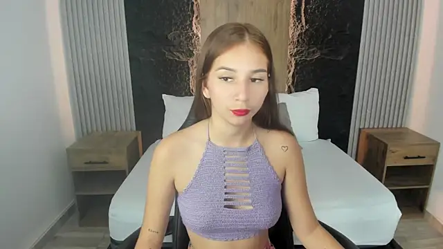 Snapshot of maroly_21 chatting on 12-19-24, 02:23 maroly 21 online show from 12-19-24, 02:23