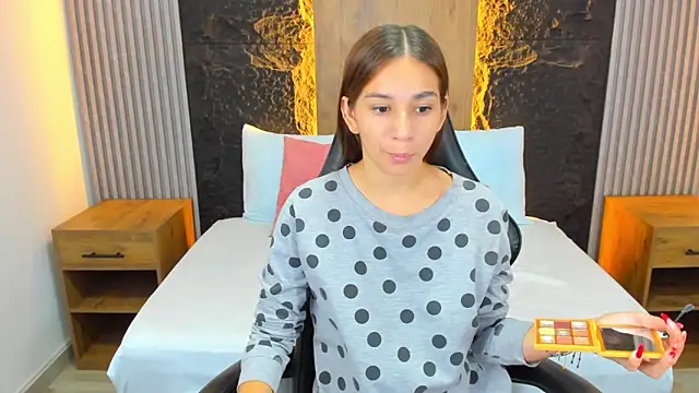 Snapshot of maroly_21 chatting on 03-15-25, 01:30 maroly 21 online show from 03-15-25, 01:30