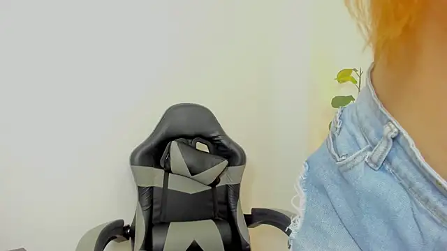 Snapshot of maroly_21 chatting on 10-02-25, 02:07 maroly 21 online show from 10-02-25, 02:07