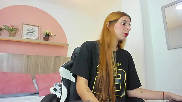 Snapshot of maroly_21 chatting on 10-16-25, 02:01 maroly 21 online show from 10-16-25, 02:01