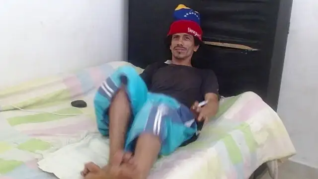 Snapshot of damian_bottom_bigcock chatting on 12-04-24, 04:05 damian bottom bigcock online show from 12-04-24, 04:05