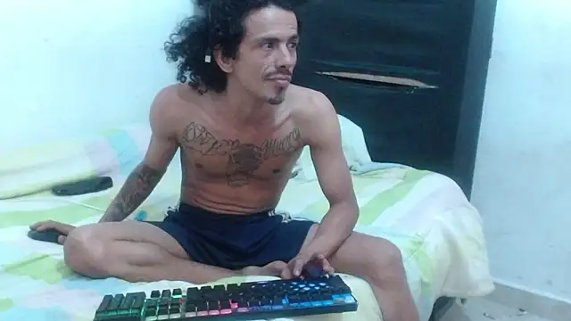 Snapshot of damian_bottom_bigcock chatting on 12-04-24, 07:12 damian bottom bigcock online show from 12-04-24, 07:12