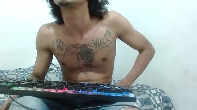 Snapshot of damian_bottom_bigcock chatting on 12-12-24, 12:05 damian bottom bigcock online show from 12-12-24, 12:05