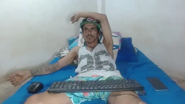 Snapshot of damian_bottom_bigcock chatting on 10-29-25, 11:17 damian bottom bigcock online show from 10-29-25, 11:17