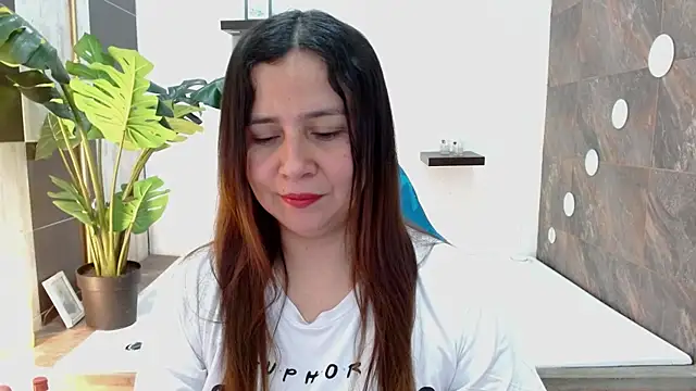 Snapshot of Heidy_Wells chatting on 05-26-26, 01:18 Heidy Wells online show from 05-26-26, 01:18