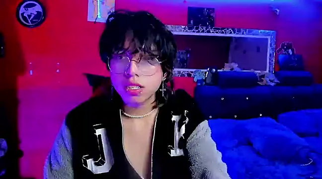 Snapshot of AnggelONfiree chatting on 12-31-24, 07:10 AnggelONfiree online show from 12-31-24, 07:10