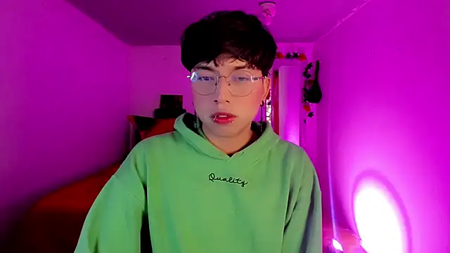 Snapshot of AnggelONfiree chatting on 11-11-25, 07:19 AnggelONfiree online show from 11-11-25, 07:19