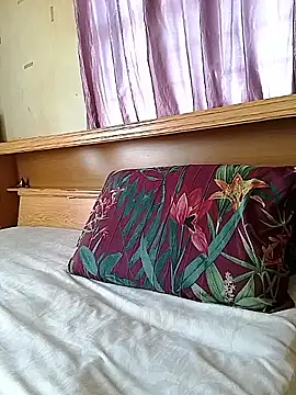 Snapshot of Hornyparratjie chatting on 10-22-25, 10:59 Hornyparratjie online show from 10-22-25, 10:59