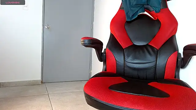 Snapshot of tonibelmont chatting on 02-25-25, 09:46 tonibelmont online show from 02-25-25, 09:46