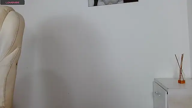 Snapshot of tonibelmont chatting on 03-17-25, 09:23 tonibelmont online show from 03-17-25, 09:23