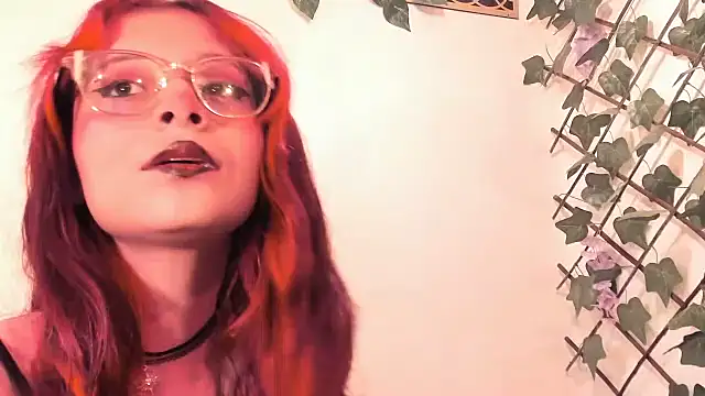 Snapshot of RedMeloddy chatting on 11-06-25, 11:59 RedMeloddy online show from 11-06-25, 11:59