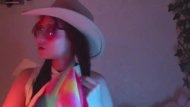 Snapshot of RedMeloddy chatting on 11-22-25, 01:15 RedMeloddy online show from 11-22-25, 01:15