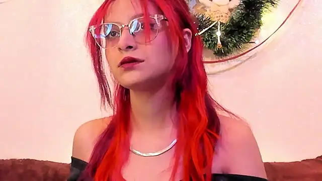 Snapshot of RedMeloddy chatting on 12-15-25, 12:15 RedMeloddy online show from 12-15-25, 12:15